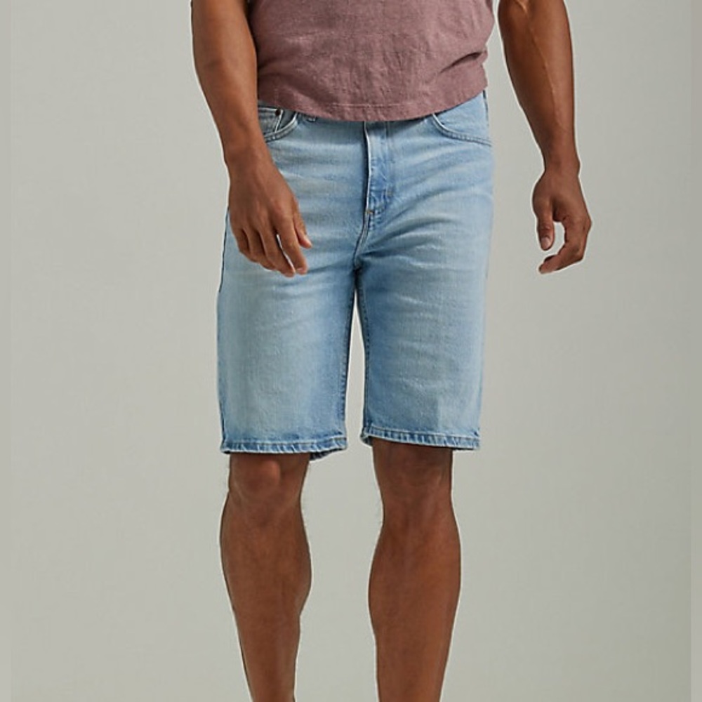 MEN'S WRANGLER® FIVE STAR PREMIUM 5-POCKET RELAXED DENIM SHORTS